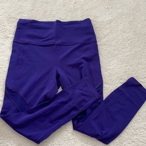 Athleta salutation mesh 7/8 tight. Size small